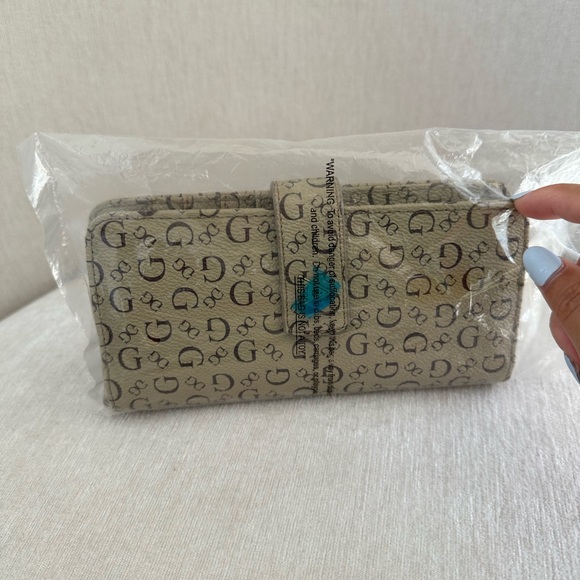 NWT GUESS Los Angeles Vintage Wallet Brown & Tan - Picture 7 of 7